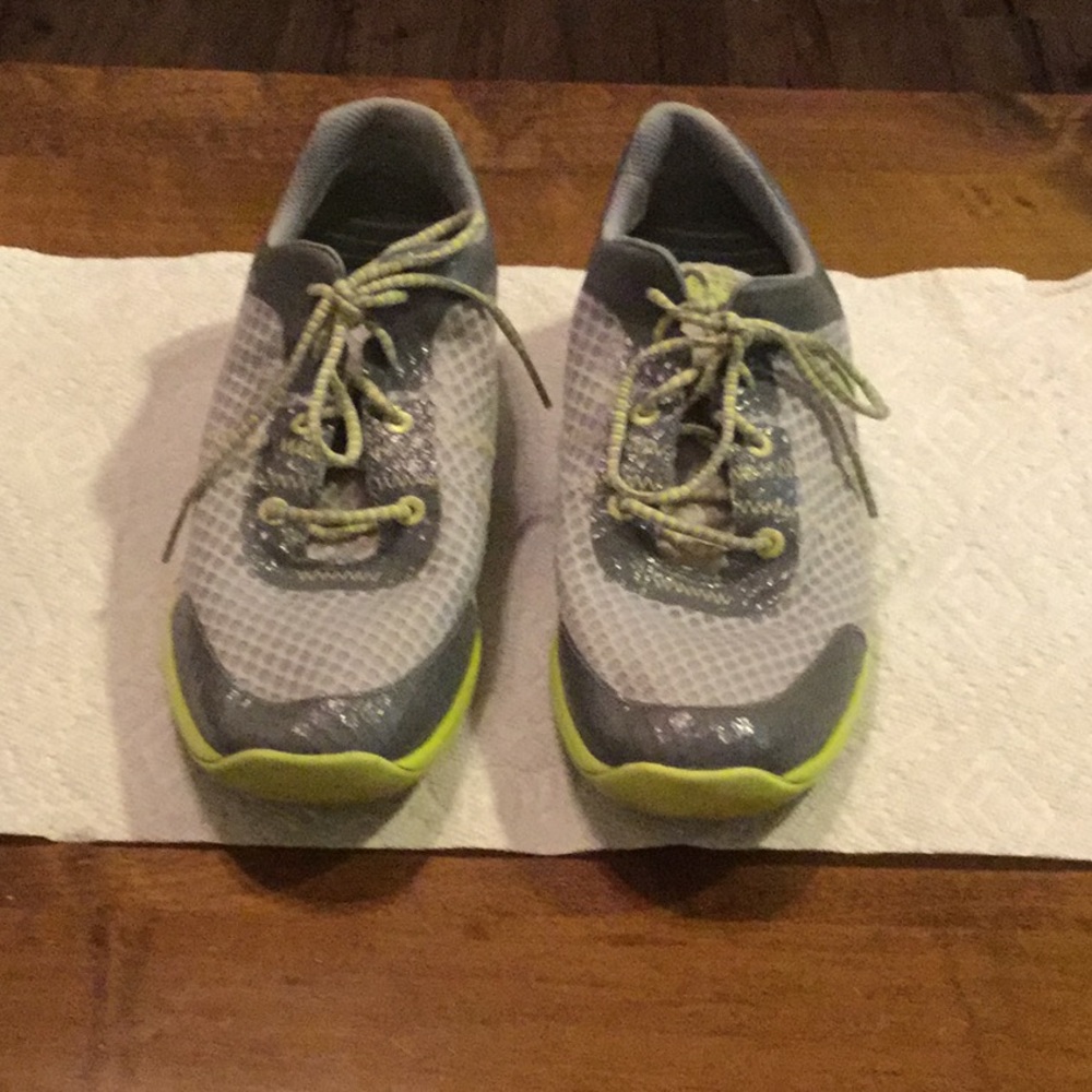 Sperry tennis shoes